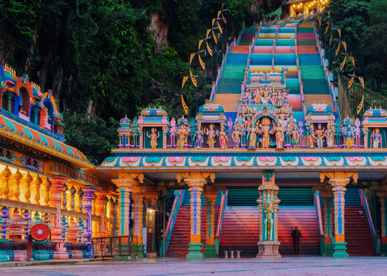 batu-caves-kl-1280x914-1 Colorful stairs a the Batu Caves in Kuala Lumpur